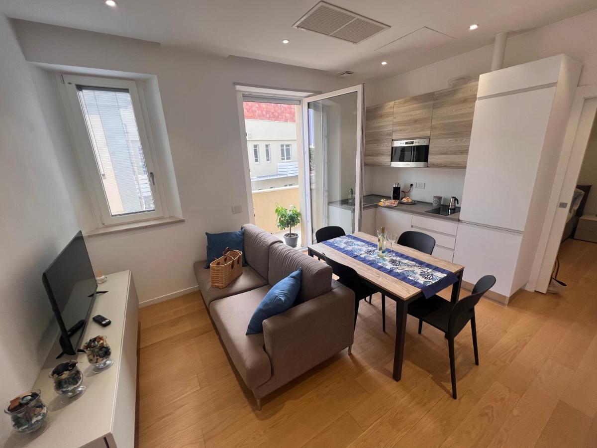 Happy Holiday Apartment 卡利亚里 外观 照片