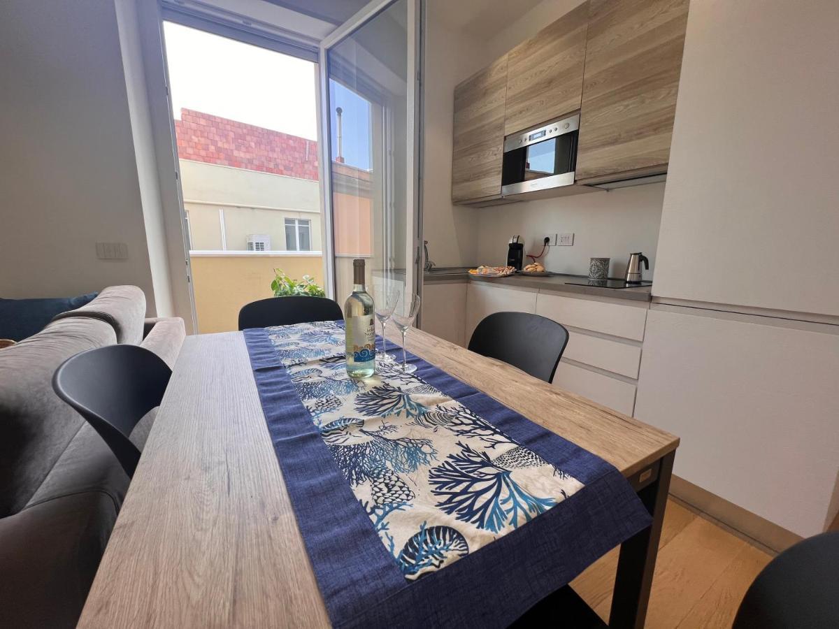 Happy Holiday Apartment 卡利亚里 外观 照片